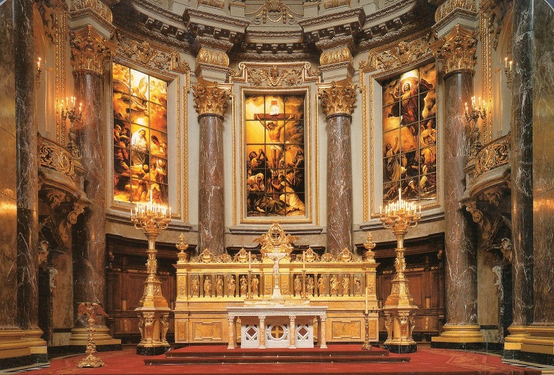 Cathedral_Berlin_Altar.jpg