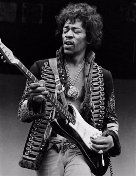 Hendrix_guitar_196x.jpg