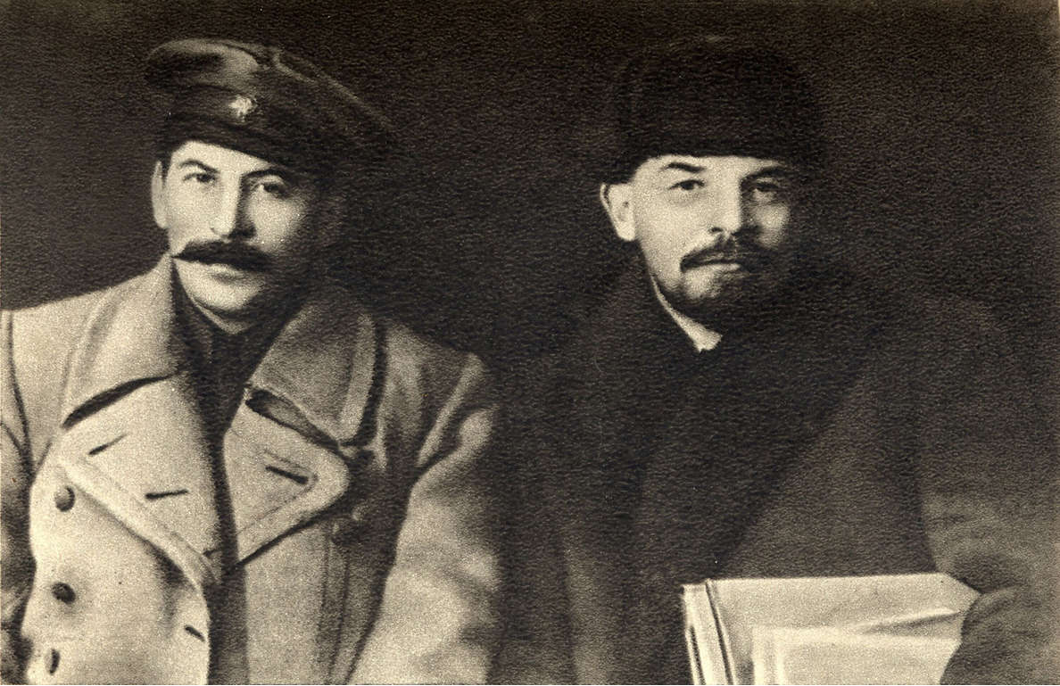 Stalin_Lenin_1919.png