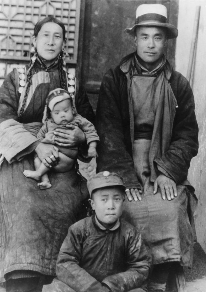 DalaiLama_family 1939.jpg