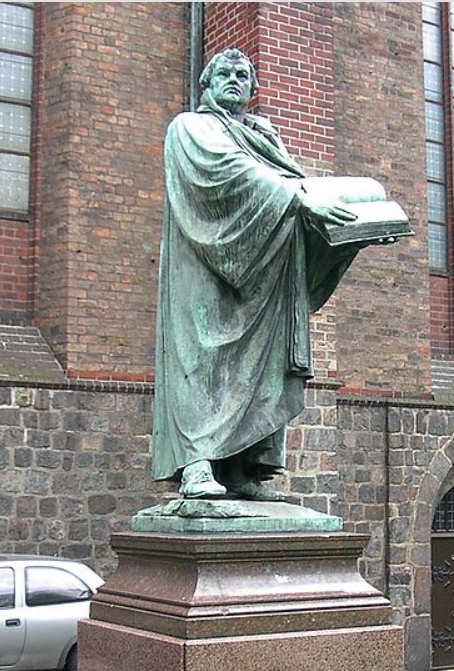 LutherMartin_statue_Berlin.PNG