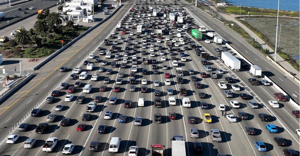 DwellingFolklife/vehicle_LAfreeway_sideroads.jpg
