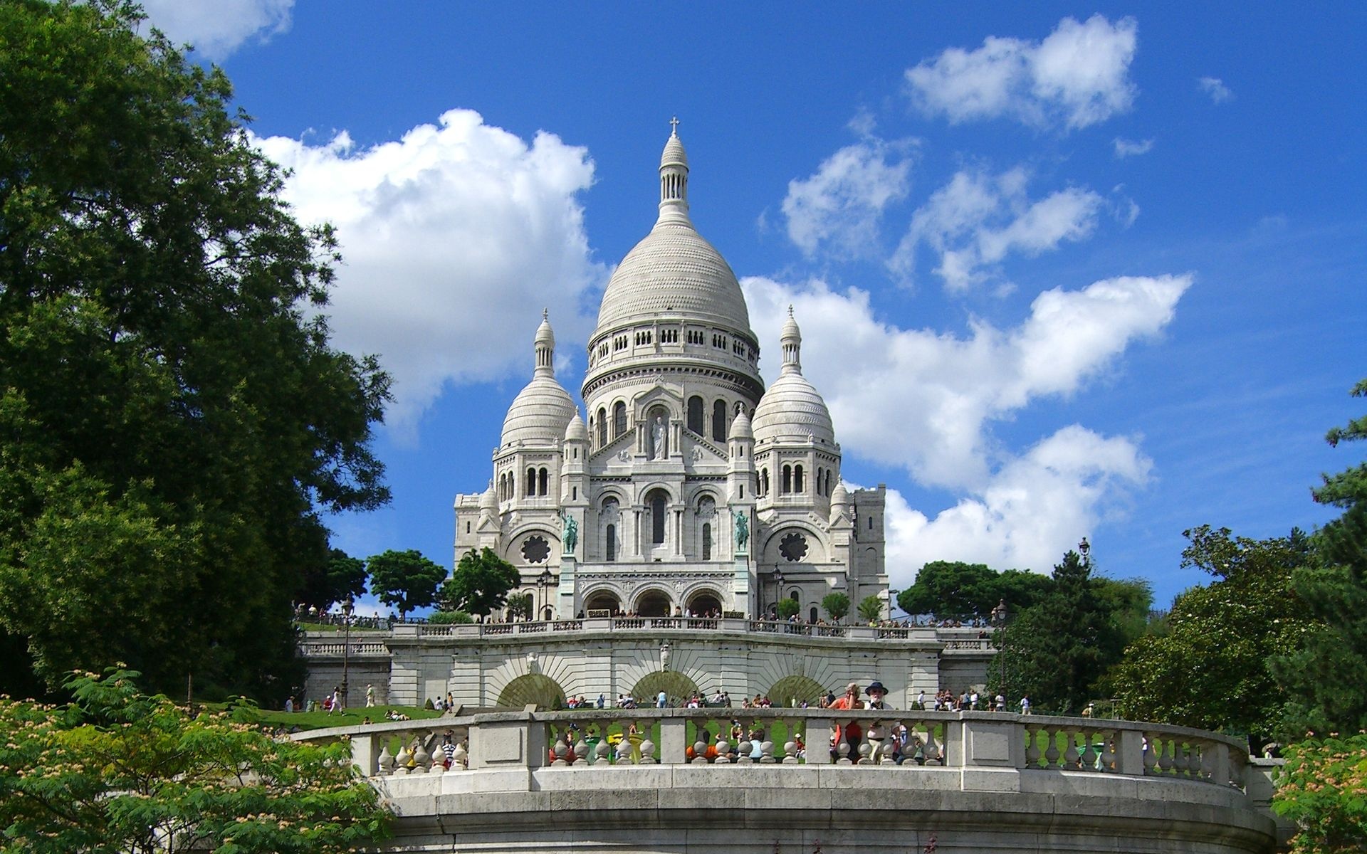 Cathedral_Paris.jpg