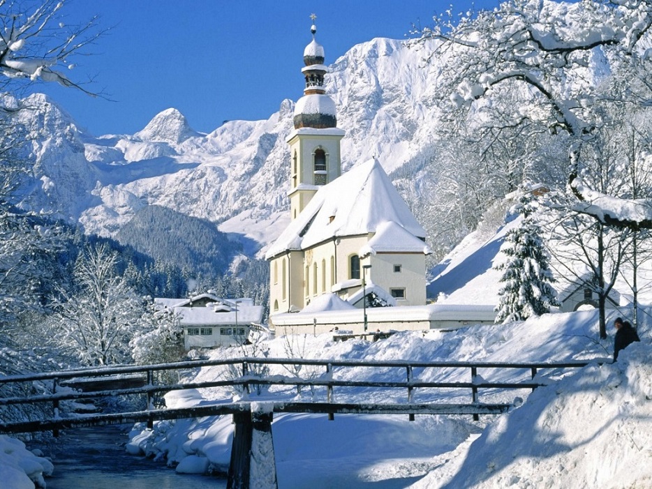 Church_SnowyKirkeAustria.jpg