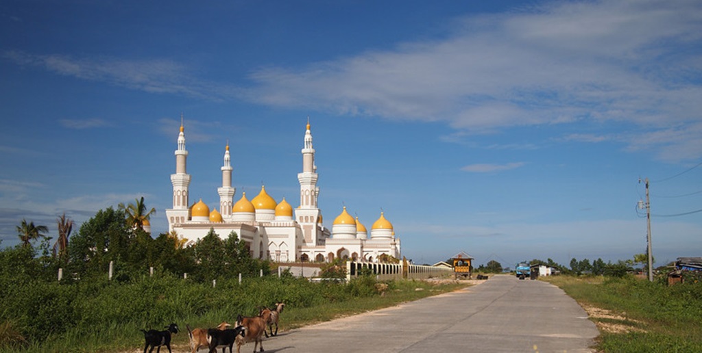 SultanHajiHassanalBolkiahMasjid_ CotabatoPhilippines.jpg
