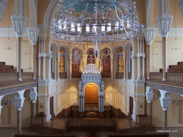 Synagog_StPetersburg_interior.jpg