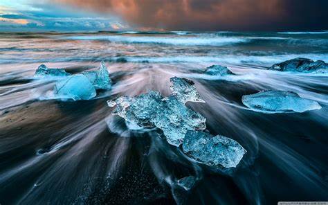 Beach_Iceland_bluIce.jpg